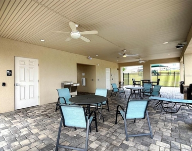 2437 Oakwood Lane - Photo Thumbnail 29