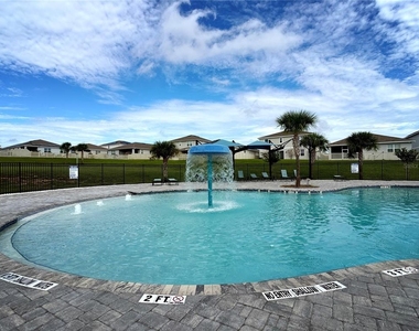 2437 Oakwood Lane - Photo Thumbnail 32