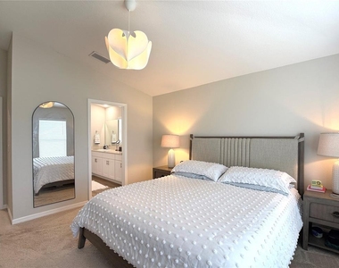2437 Oakwood Lane - Photo Thumbnail 11