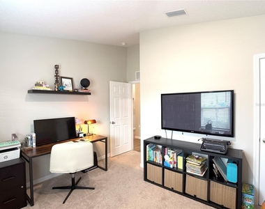 2437 Oakwood Lane - Photo Thumbnail 9