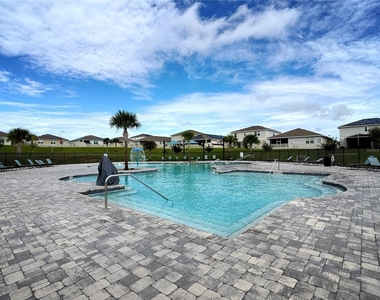 2437 Oakwood Lane - Photo Thumbnail 31