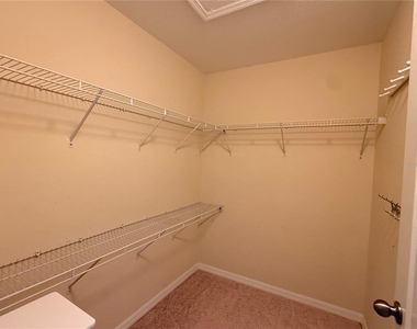 1057 Priory Circle - Photo Thumbnail 13