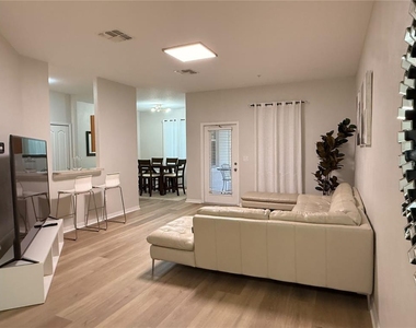 1057 Priory Circle - Photo Thumbnail 5