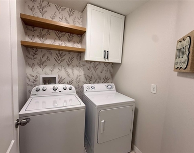 1057 Priory Circle - Photo Thumbnail 24