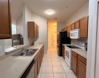 1057 Priory Circle - Photo Thumbnail 10