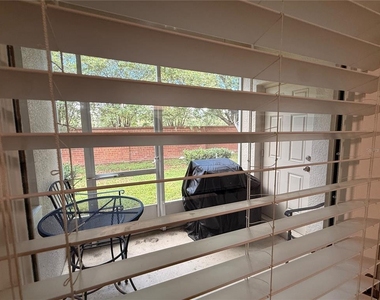 1057 Priory Circle - Photo Thumbnail 18