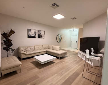 1057 Priory Circle - Photo Thumbnail 3