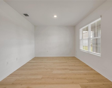 3210 Silas Drive - Photo Thumbnail 5