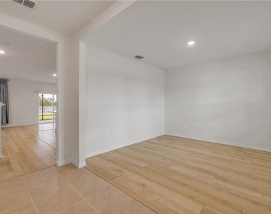 3210 Silas Drive - Photo Thumbnail 4