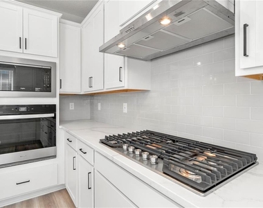 7721 Somersworth Drive - Photo Thumbnail 9