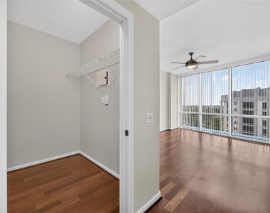 322 E Central Boulevard - Photo Thumbnail 11
