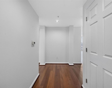 322 E Central Boulevard - Photo Thumbnail 4