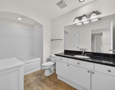 322 E Central Boulevard - Photo Thumbnail 13