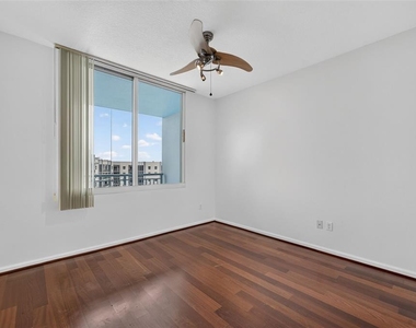 322 E Central Boulevard - Photo Thumbnail 9