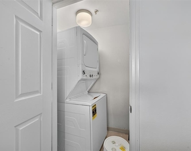322 E Central Boulevard - Photo Thumbnail 16