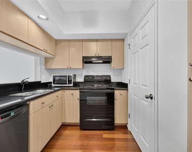 322 E Central Boulevard - Photo Thumbnail 18