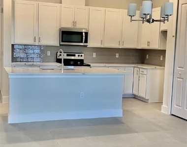 1523 Heritage Place - Photo Thumbnail 1
