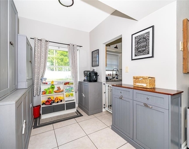 1624 Hollis Drive - Photo Thumbnail 8