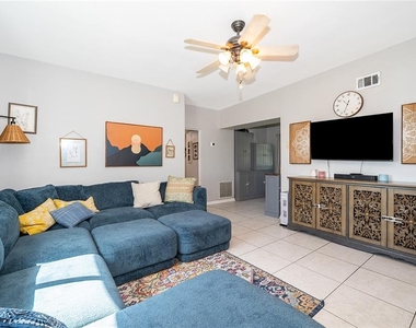 1624 Hollis Drive - Photo Thumbnail 10