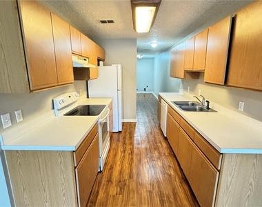 815 Eastern Avenue - Photo Thumbnail 5