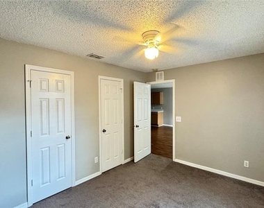 815 Eastern Avenue - Photo Thumbnail 6