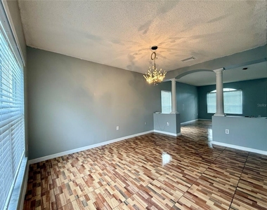 677 Elbridge Drive - Photo Thumbnail 4