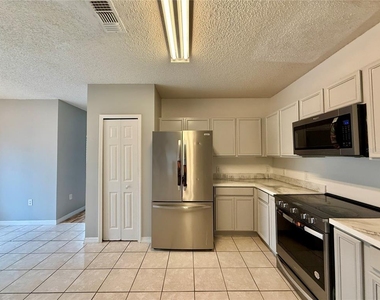 677 Elbridge Drive - Photo Thumbnail 8
