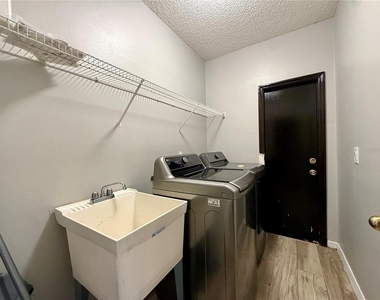 677 Elbridge Drive - Photo Thumbnail 23