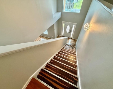 677 Elbridge Drive - Photo Thumbnail 10
