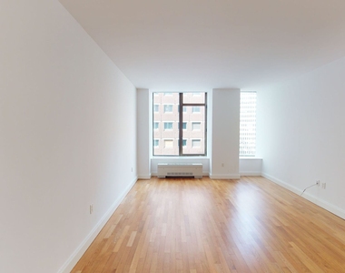 10 Hanover Square - Photo Thumbnail 1
