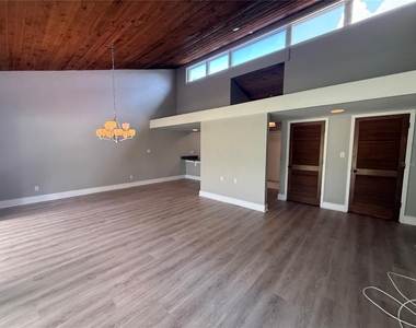 5006 Sherwood Lane - Photo Thumbnail 3