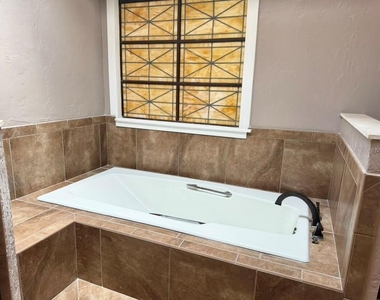 107 Canterbury Drive - Photo Thumbnail 12
