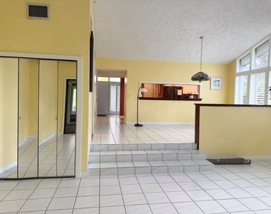 107 Canterbury Drive - Photo Thumbnail 8