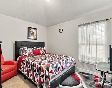796 Meadow Pointe Drive - Photo Thumbnail 18