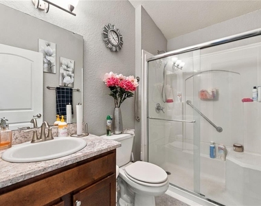 796 Meadow Pointe Drive - Photo Thumbnail 16