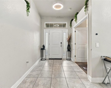 796 Meadow Pointe Drive - Photo Thumbnail 3