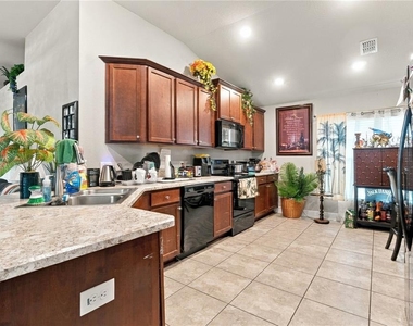 796 Meadow Pointe Drive - Photo Thumbnail 5