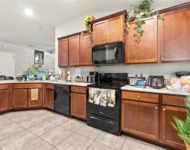 796 Meadow Pointe Drive - Photo Thumbnail 4
