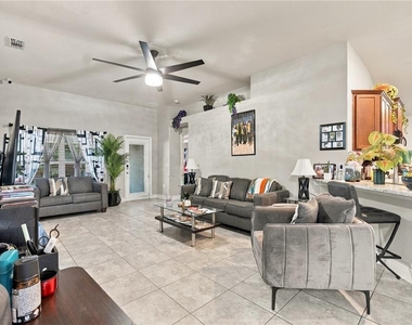 796 Meadow Pointe Drive - Photo Thumbnail 8