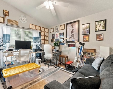 796 Meadow Pointe Drive - Photo Thumbnail 11