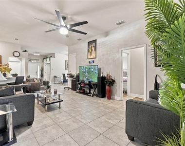 796 Meadow Pointe Drive - Photo Thumbnail 9