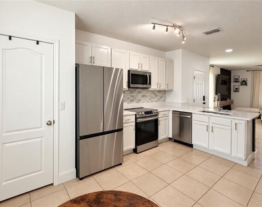 424 Arbor Lakes - Photo Thumbnail 6