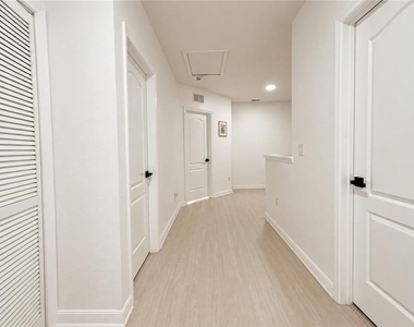 424 Arbor Lakes - Photo Thumbnail 15