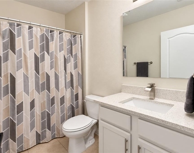 424 Arbor Lakes - Photo Thumbnail 16