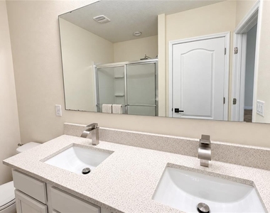 424 Arbor Lakes - Photo Thumbnail 12