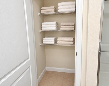 424 Arbor Lakes - Photo Thumbnail 13
