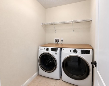 424 Arbor Lakes - Photo Thumbnail 21