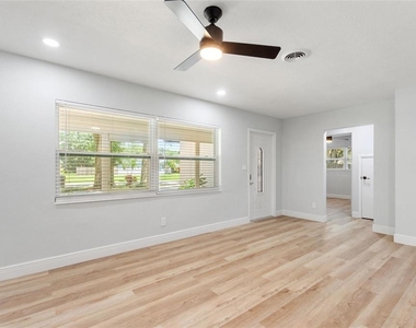 5424 14th Avenue N - Photo Thumbnail 8