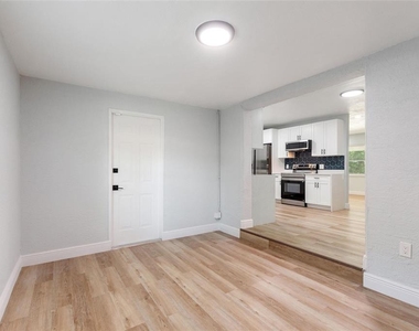 5424 14th Avenue N - Photo Thumbnail 7