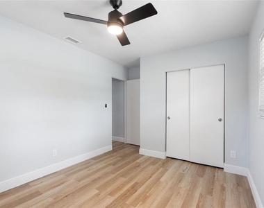 5424 14th Avenue N - Photo Thumbnail 19